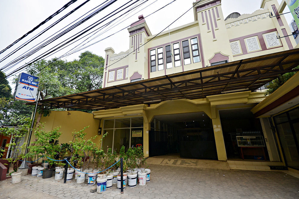 Zen Rooms Kuningan Syariah Джакарта Экстерьер фото