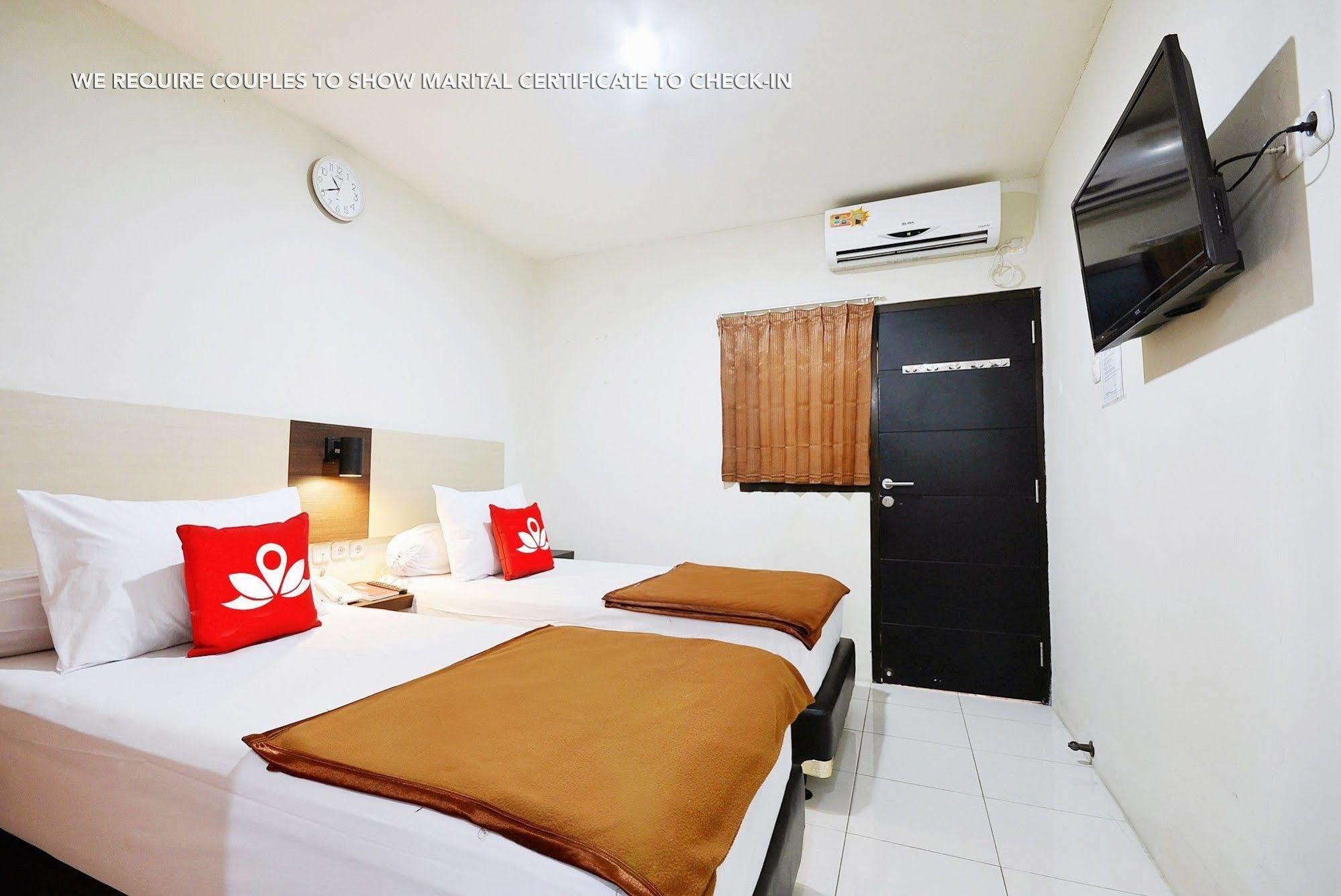 Zen Rooms Kuningan Syariah Джакарта Экстерьер фото