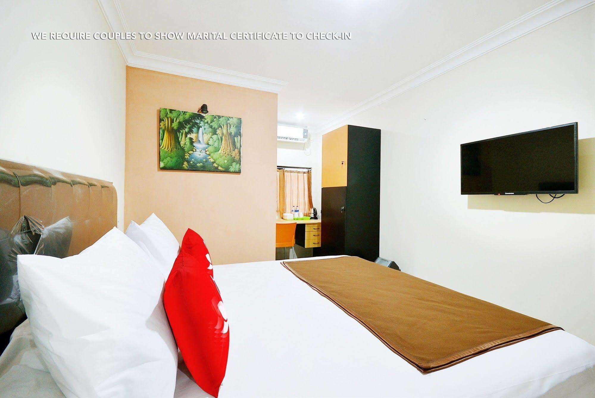 Zen Rooms Kuningan Syariah Джакарта Экстерьер фото