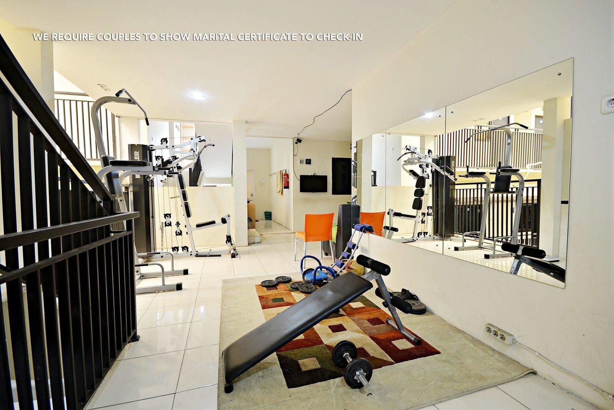 Zen Rooms Kuningan Syariah Джакарта Экстерьер фото