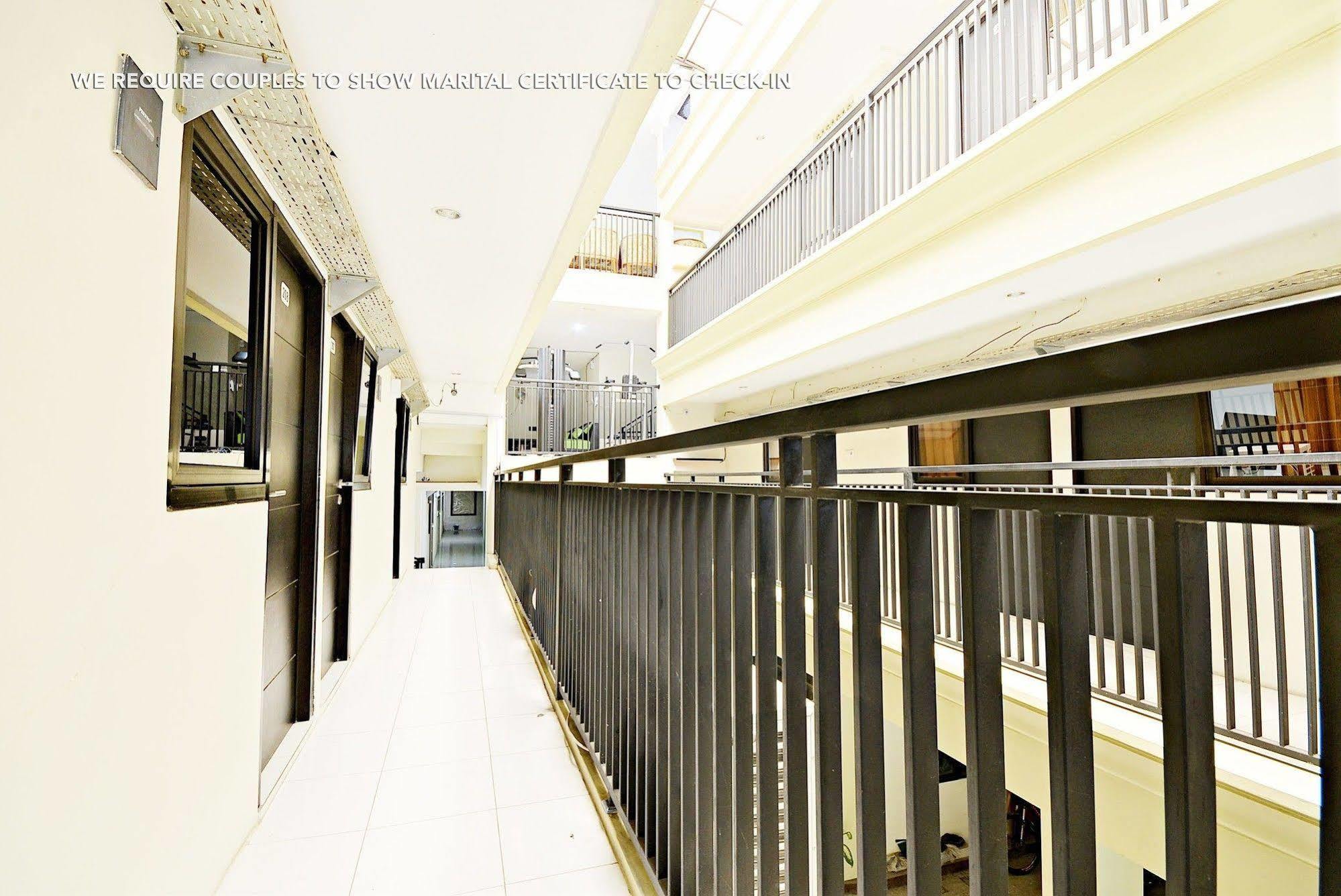 Zen Rooms Kuningan Syariah Джакарта Экстерьер фото
