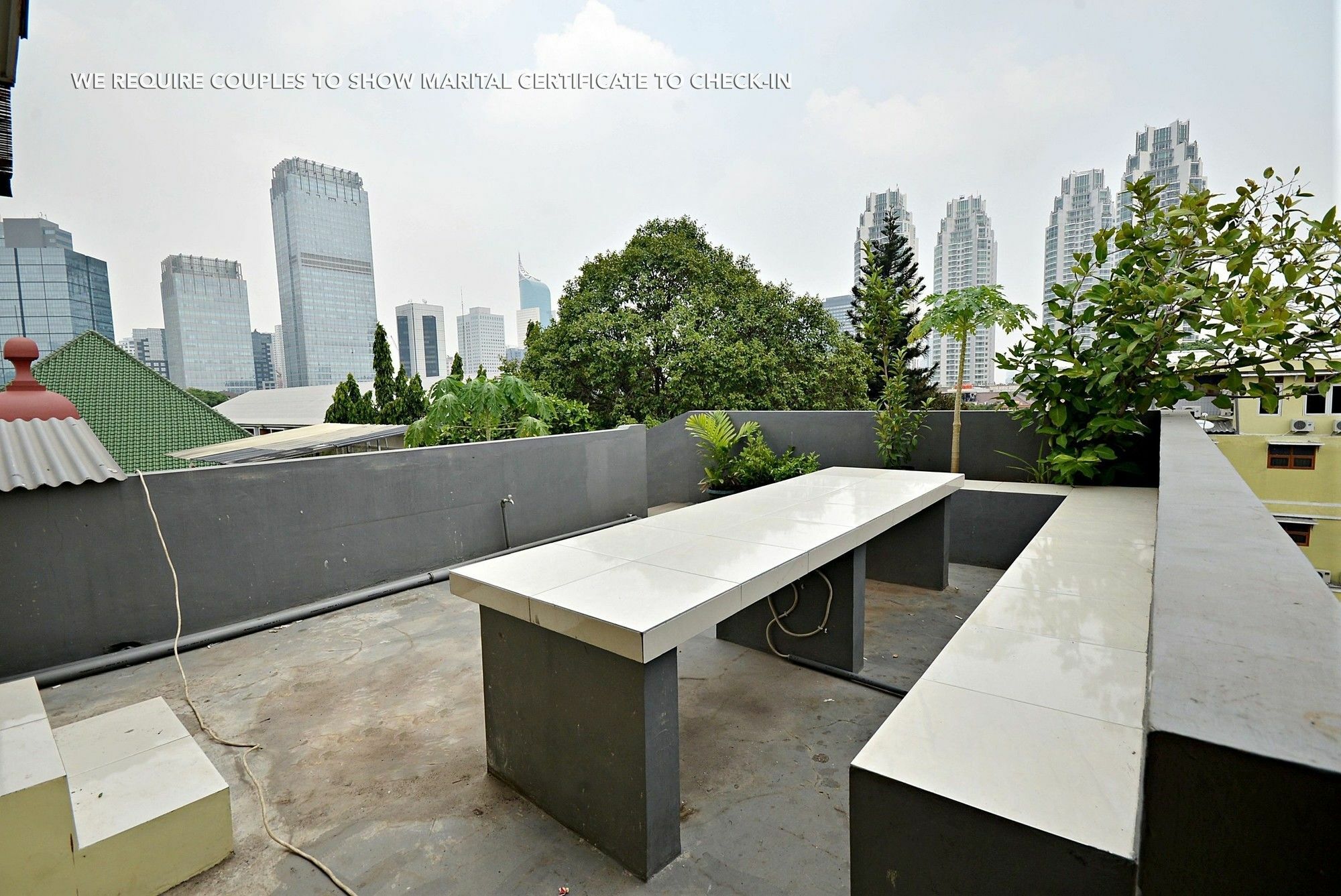 Zen Rooms Kuningan Syariah Джакарта Экстерьер фото